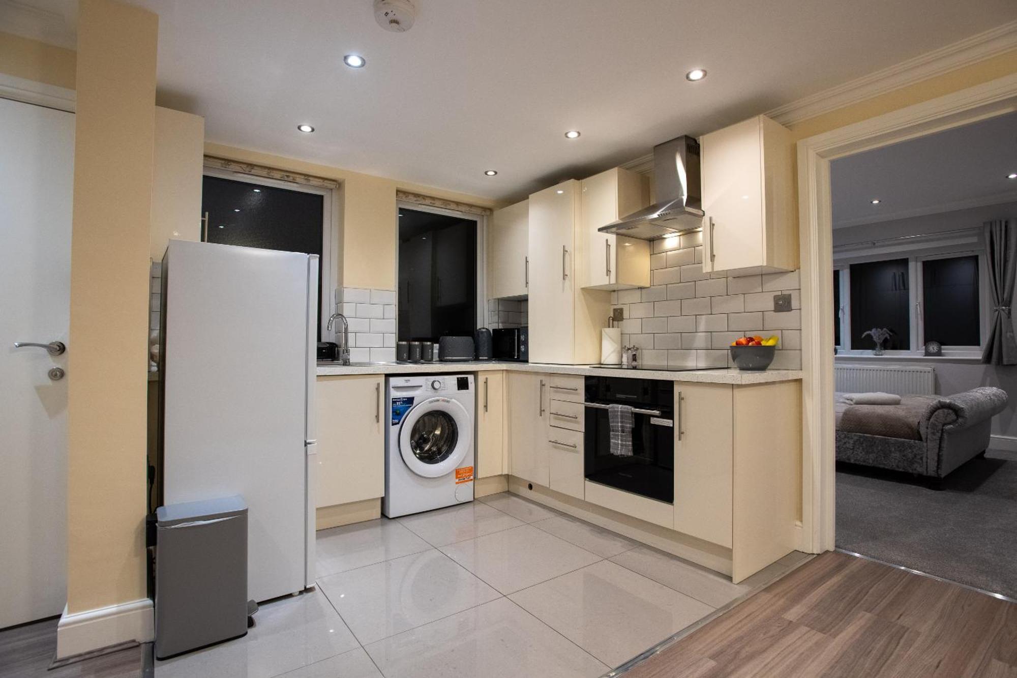 Luxury Ground Floor 2 Bedroom Appartamento *